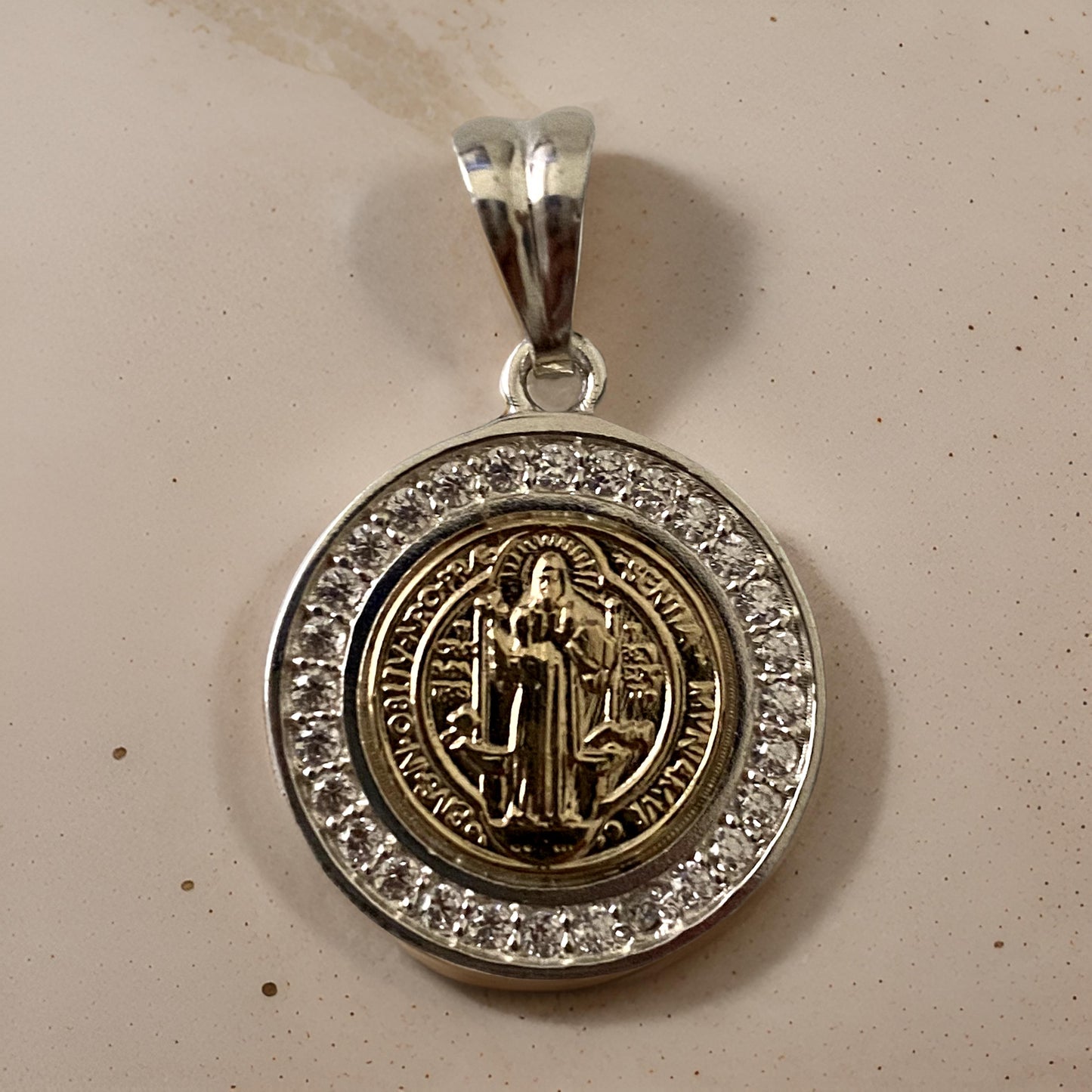 Medalla San Benito Plata Fina 925, Oro 14 K y Microcircones