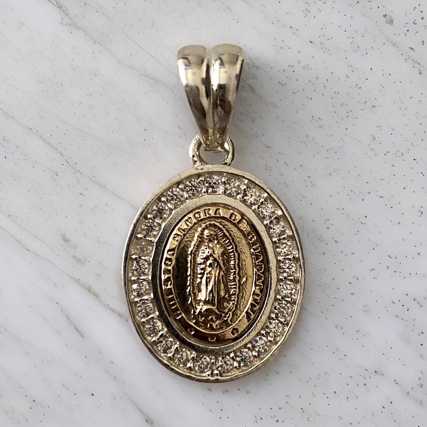 Medalla Virgen Plata Fina 925, Oro 14 K y Microcircones